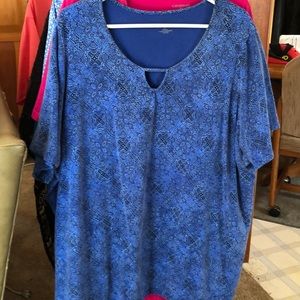 Short sleeve scoop neck pullover